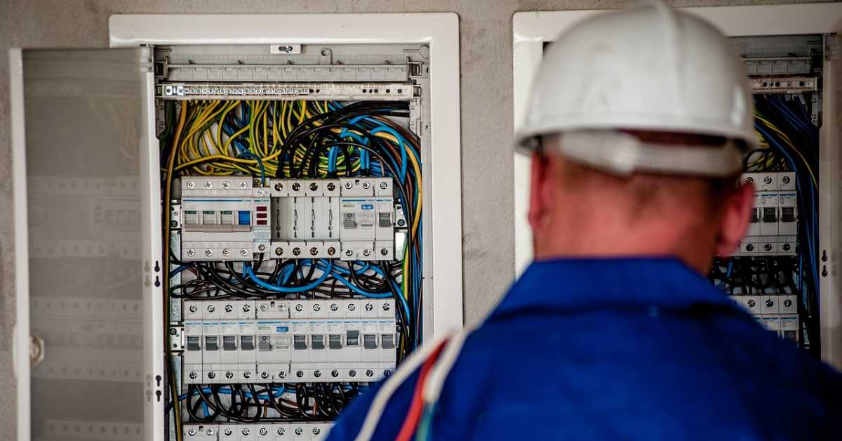 Како зградама и кућама продужити век – када је време за замену крова, фасаде или инсталација