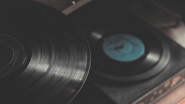 Ноћни програм: Ноћ на 33 обртаја