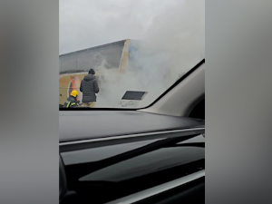 Запалио се аутобус на ауто-путу на излазу из Београда