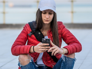 Лажно представљање и неадекватно образовање: Коме поверавамо ментално здравље онлајн 