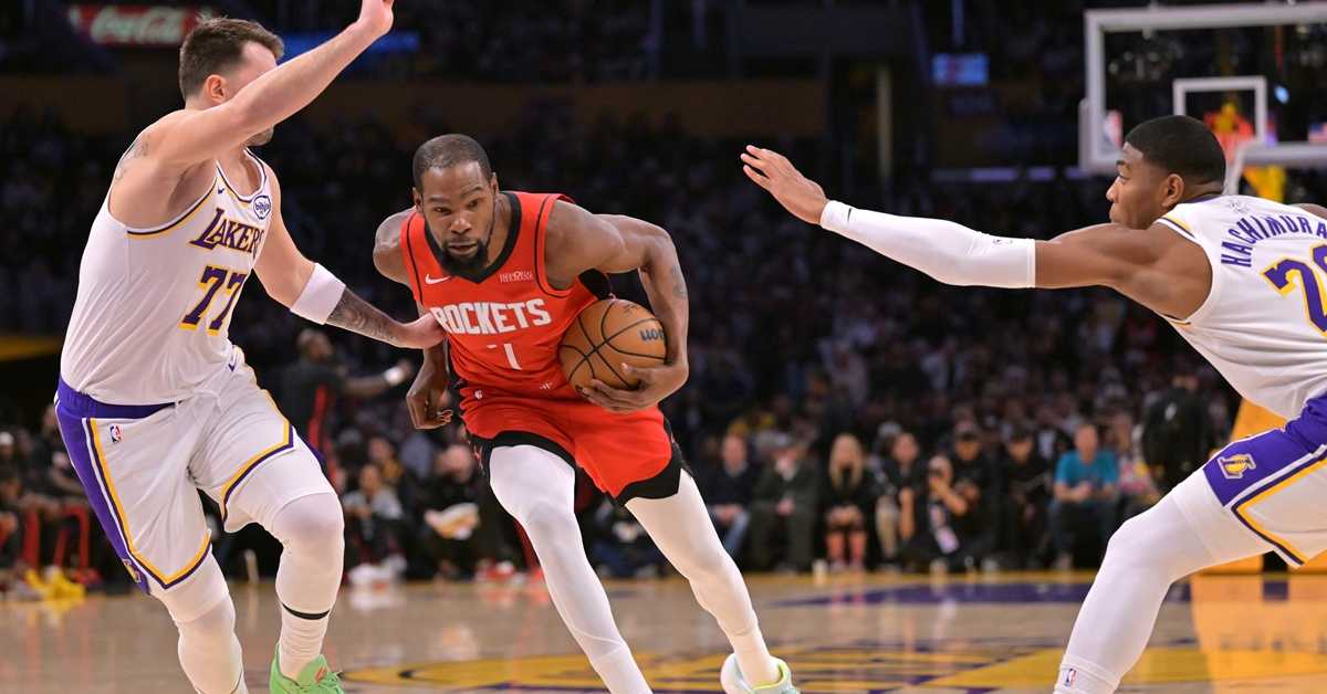 Дончић и Џејмс промашивали, Рокетси дошли у Лос Анђелес без божићног поклона