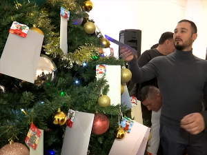 Писма уместо украса на јелци: Привредници Вршца испуњавају дечје снове