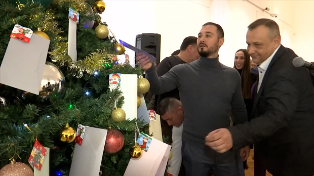 Писма уместо украса на јелци: Привредници Вршца испуњавају дечје снове