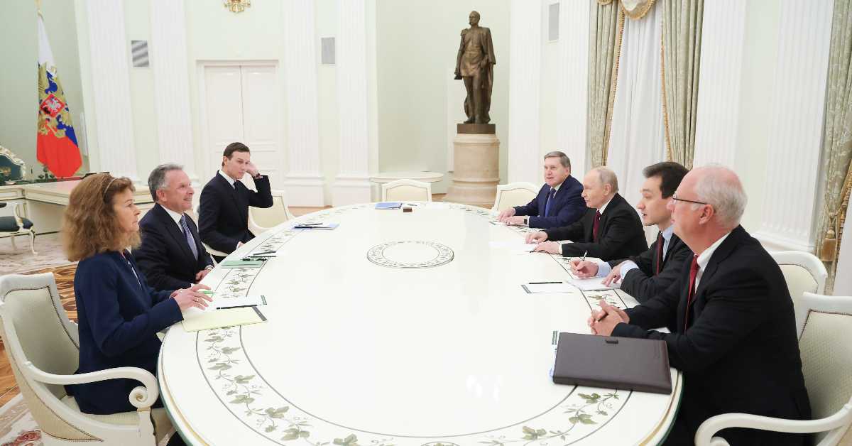 Пет сати преговора у Кремљу – Руси и Американци опрезни оптимисти, рат у Украјини се наставља