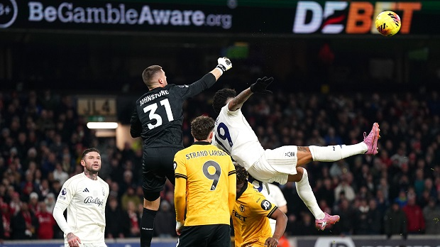 Нотингем савладао Вулвсе у дуелу вредном шест бодова, Арсенал рутински са Брентфордом