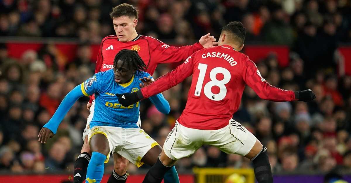 Јунајтед наставио да шокира навијаче - реми са последњим тимом на табели