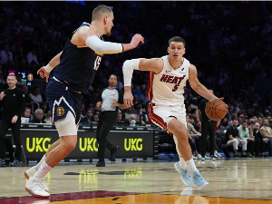 Јокић повредио колено, Мајами убедљив у Денверу уз одличну партију Јовића