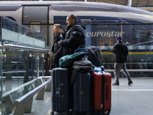 Други дан касне возови кроз тунел испод Ламанша, путници били заглављени током ноћи