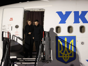 Медији: Авион са Зеленским пратили непознати војни дронови; ГУР објавио снимак – 