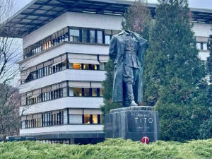 Уклоњена глава на споменику Јосипу Брозу Титу у Велењу