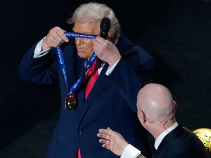  Доналд Трамп добио Фифиног 