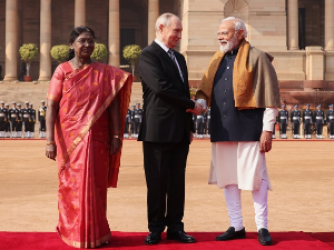 Моди Путину: Свет би требало да се врати миру; Зеленски: Украјина наставља преговоре са САД