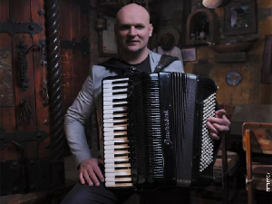 "Живот у тоновима хармонике" деби албум солисте на хармоници Милоша Јанковића