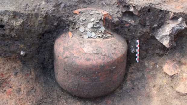 Римљани имали касице-прасице и сефове  – амфоре са хиљадама новчића пронађене у Француској