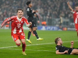 Тинејџер Бајерну донео преокрет против Спортинга и ушао у историју Лиге шампиона