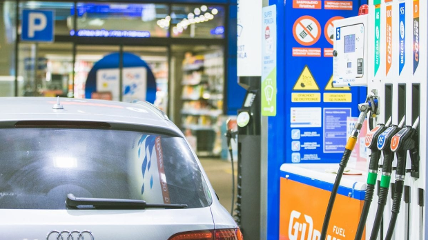 Атанацковић: Не мора да значи да ће гориво купљено у другој рафинерији на старту бити скупље 