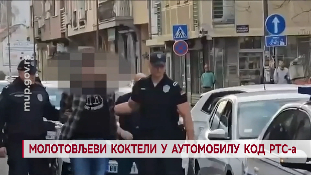Дневник: Молотовљеви коктели у аутомобилу код РТС-а