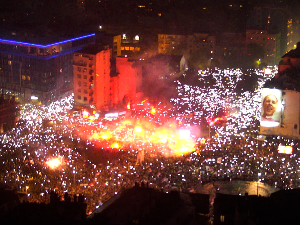 Протест "15. за 15" у Београду – колоне из више праваца се сливају у центар града, главна бина на Тргу Славија, прочитани студентски захтеви