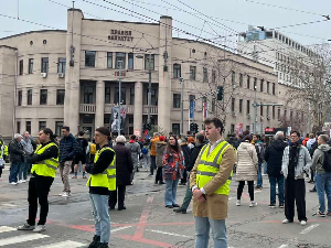 Петнаестоминутном тишином одата почаст погинулима у Новом Саду