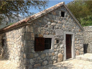 Квадратура круга: Гора на камену