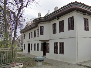 Музеј Вука и Доситеја обележио годишњицу фото-документарном изложбом