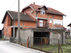 Подигнуте прве оптужнице у вези са случајем проналаска 31 детета у кући код Брчког