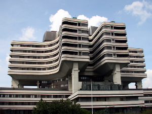 Два дечака са повредама лица и очију од петарди примљена на очну клинику