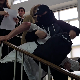 Инцидент у холу зграде СО Звездара, просветни радници испред Министарства просвете