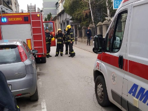 Пожар у Крагујевцу, ватрогасци евакуисали пет особа међу којима трудницу и дете