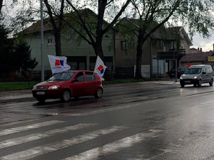 Активисти СНС-а трубили у аутомобилима кроз Лесковац