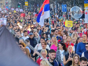 Шетња "Кругом двојке" у Београду, вишечасовне демонстрације у Новом Саду