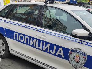 Ухапшен мушкарац који је скрнавио комеморативно место за жртве пада надстрешнице