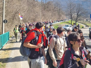Нишки студенти наставили пешке до Београда, од манастира до Манасије иду ка Деспотовцу