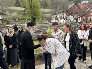 Патријарх Порфирије стигао у Пећку Патријаршију, за Васкрс са народом и свештенством на Косову и Метохији