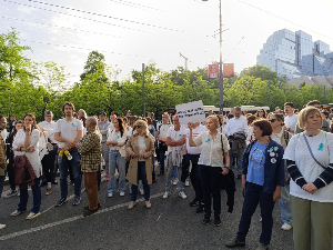 Протест испред Министарства просвете у Београду; средњошколци пешаче до Новог Сада