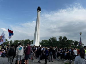 Средњошколци из Зрењанина и Београда кренули пешке према Новом Саду, настављен и марш из Шапца