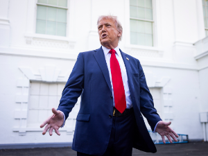 Блумберг: Трамп тражи од Србије и региона да приме депортоване мигранте из САД