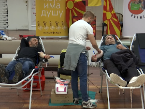 Добровољно давање крви за повређене у Кочанима