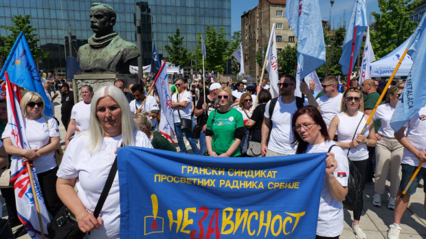 Првомајски протест одржан у Београду – синдикати и студенти испред Владе Србије