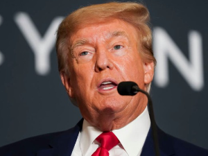 Блумберг: Трамп тражи од Србије и региона да приме депортоване мигранте из САД