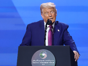 Трамп најавио укидање санкција Сирији: Дајемо им шансу да заблистају