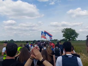Протест испред суда у Новом Саду, студенти кренули пешке за Суботицу