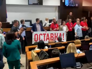 Нереди у краљевачкој скупштини - одборници опозиције се сукобили са обезбеђењем