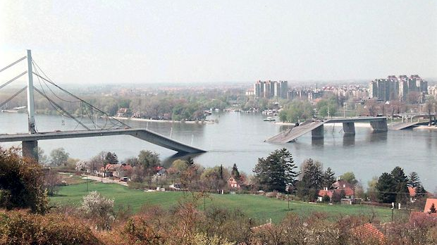 Хронологија једног бомбардовања