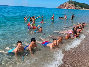 Деца са КиМ поново на мору уз "Српску солидарност" - будите део хуманитарне мисије