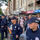 Протест код штандa СНС-а у Новом Саду - увреде, јаја и кордон полиције Протест код штандa СНС-а у Новом Саду - увреде, јаја и кордон полиције
