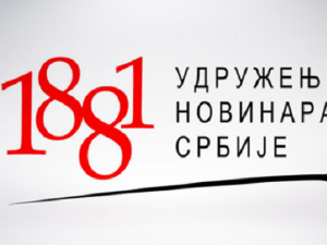 УНС: Све чешћи напади на новинаре, полиција да их заштити и не омета у раду