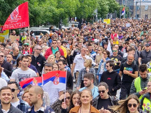 Београдски студенти у протестној шетњи "кругом двојке", скупови у Крагујевцу и Новом Саду