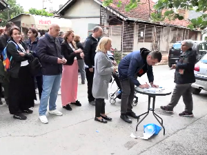 Незадовољни најављеном изградњом јавне гараже у школском дворишту, Крушевљани покренули петицију за обуставу радова