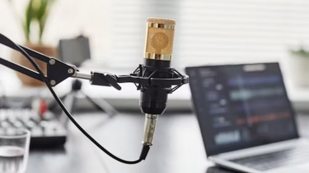 Невидљиви људи: Емисија о радију и радиофонском стваралаштву